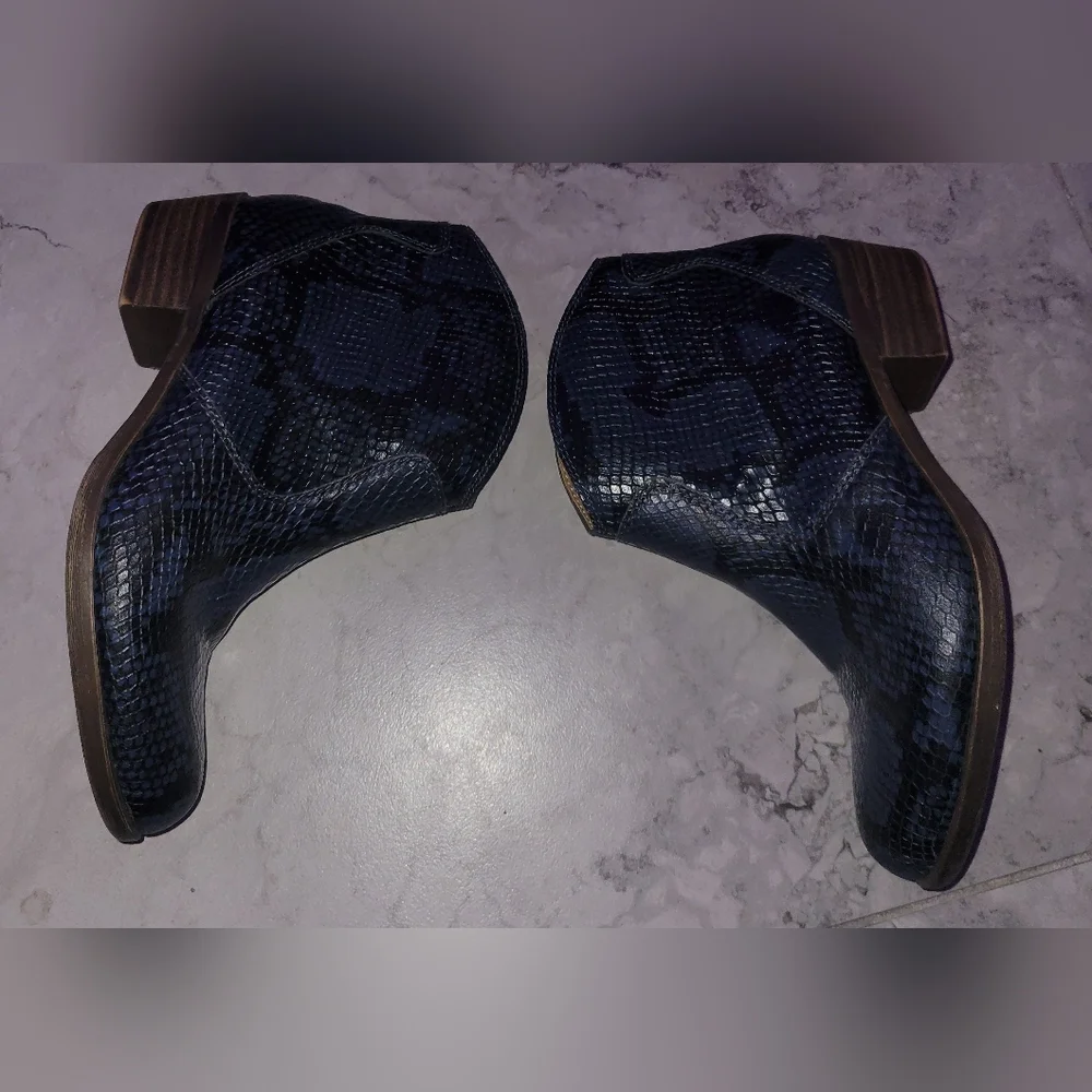 Lucky‎ Brand Belia Snakeskin Embossed Leather Western Ankle Booties Black Blue